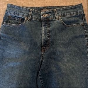 Excellent Preowned Condition Nine West Jeans Size 12. Very Cute.